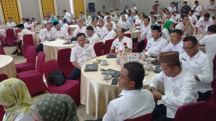Seluruh kepala desa yang menghadiri agenda sosialisasi netralitas kades yang diselenggarakan Bawaslu Kudus pada Kamis (20/6/2024) (Foto: TribunMuria)