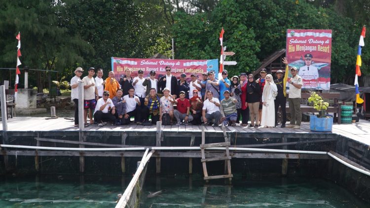 Pulau Menjangan Kecil yang berada di Kepulauan Karimunjawa