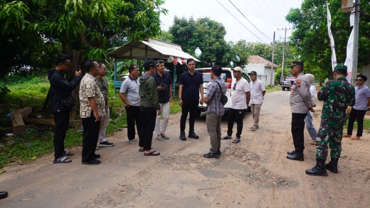 Bupati Jepara, H. Witiarso Utomo meninjau langsung kondisi jalan dan infrastruktur lainnya di Karimunjawa, Sabtu (22/3/2025)