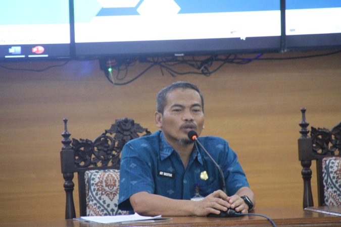 Plh. Sekda Jepara Ary Bachtiar saat membuka acara Forum Satu Data Indonesia (SDI) di Ruang Sosrokartono, Selasa (25/3/2025)