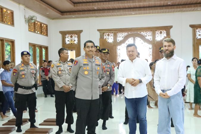 Kapolres Jepara AKBP Erick Budi Santoso turun secara langsung untuk mengecek pengamanan Vihara Jaya Manggala yang terletak di Desa Blingoh, Kecamatan Donorojo, pada Senin (12/5/2025)