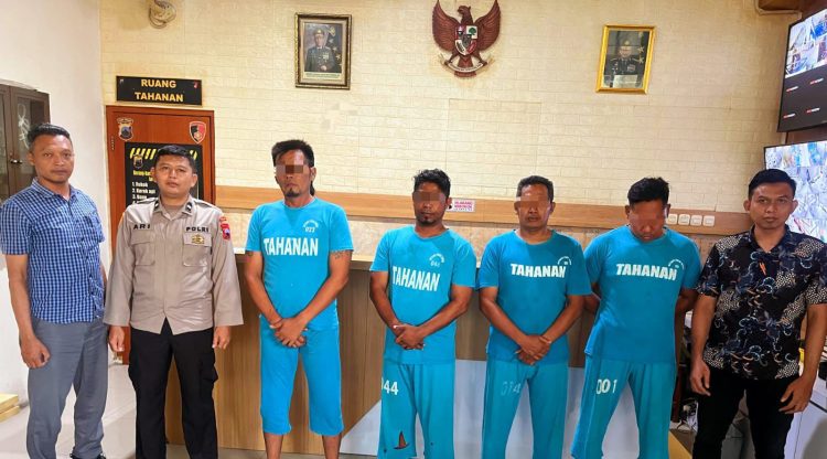 Empat anggota ormas GRIB JAYA diamankan satgas anti premanisme Operasi Aman Candi 2025 Polda Jageng terkait kasus pengrusakan dan pencurian properti milik PT KAI di kawasan Gergaji Kota Semarang.