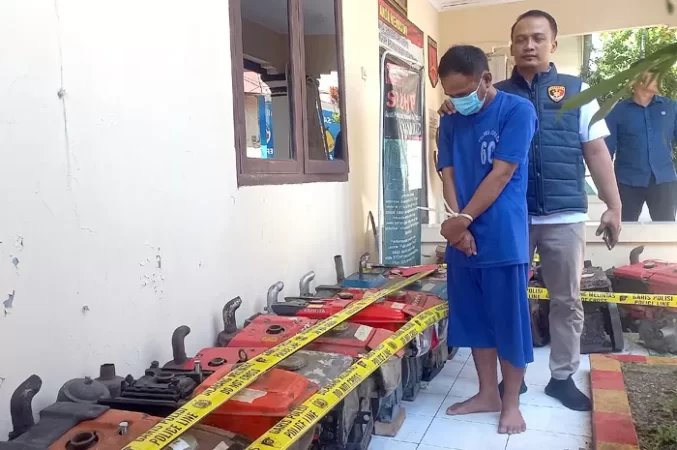 Salah satu tersangka pencurian 17 head traktor di Kabupaten Jepara (foto: Radar Kudus)