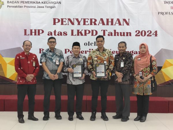 Penyerahan Laporan Hasil Pemeriksaan (LHP) kepada Bupati Jepara Witiarso Utomo dan Ketua DPRD Jepara Agus Sutisna, di Kantor BPK Perwakilan Jawa Tengah, Semarang, pada Kamis (5/6/2025)