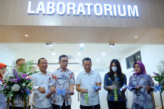 peresmian Laboratorium, Farmasi, dan unit Ambulans baru di RSUD Loekmono Hadi Kudus, Jumat (20/6/2025).