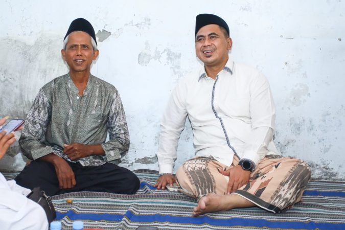 Gus Yasin, Wagub Jateng dan Z, guru madin di Kabupaten Demak yang tersandung masalah diminta membayar Rp25 juta oleh wali murid yang tak terima anaknya ditampar (foto: laman resmi Pemprov Jateng)