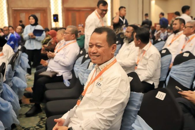 Bupati Kudus Sam'ani Intakoris