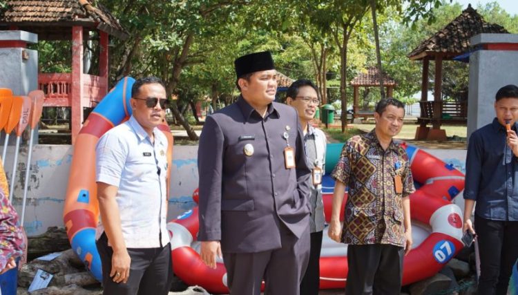Wakil Bupati Jepara, M Ibnu Hajar atau Gus Hajar saat meninjau sejumlah destinasi wisata, Selasa (1/7/2025)