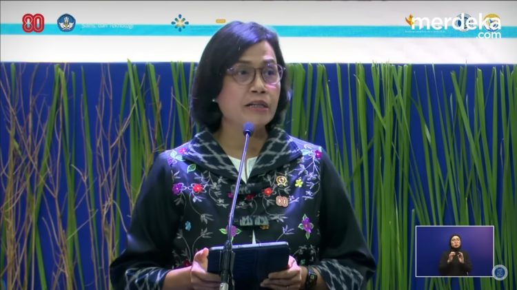 Menteri Keuangan Sri Mulyani dalam forum Konvensi Sains, Teknologi, dan Industri ITB pada Kamis (7/8/2025) (tangkapan layar kanal Youtube MerdekaDotCom)