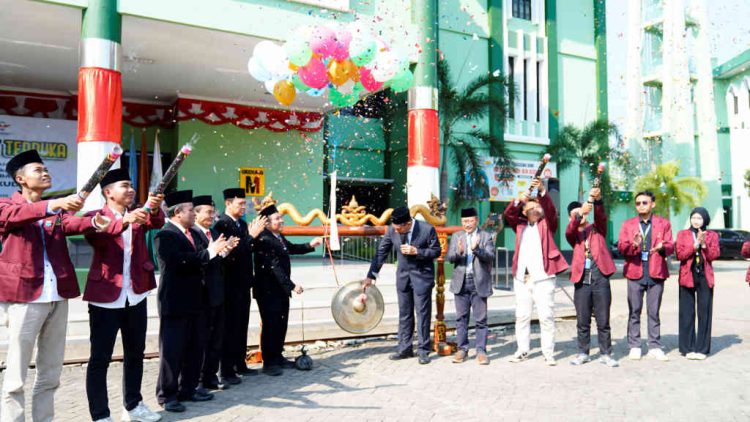 Pembukaan PBAK UIN Sunan Kudus secara simbolis, Kamis, (14/8/2025). (Foto: Murianews)