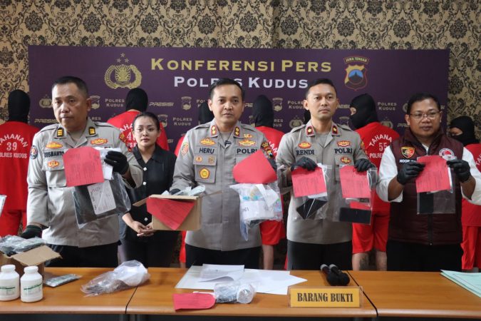 konferensi pers kasus penangkapan 11 pelaku penyalahgunaan narkotika, di Mapolres Kudus pada Senin, 8 September 2025