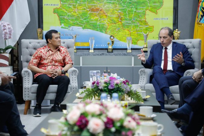 Duta Besar Prancis untuk Indonesia, Fabien Penone saat melakukan pertemuan dengan Gubernur Jawa Tengah, Ahmad Luthfi di Kota Semarang pada Kamis, 25 September 2025