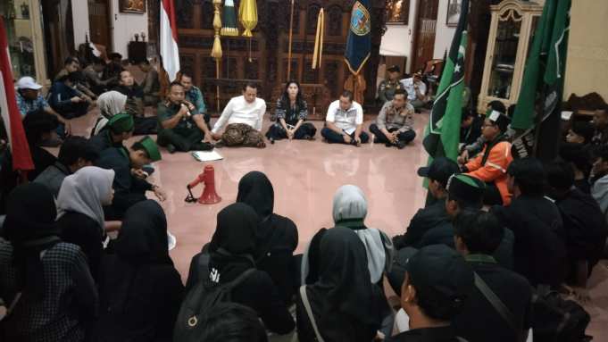 Audiensi antara Himpunan Mahasiswa Islam (HMI) Kabupaten Kudus dengan Forum Koordinasi Pimpinan Daerah (Forkopimda) pada Kamis (4/9) di Pendopo (sumber: SuaraBaru.id)