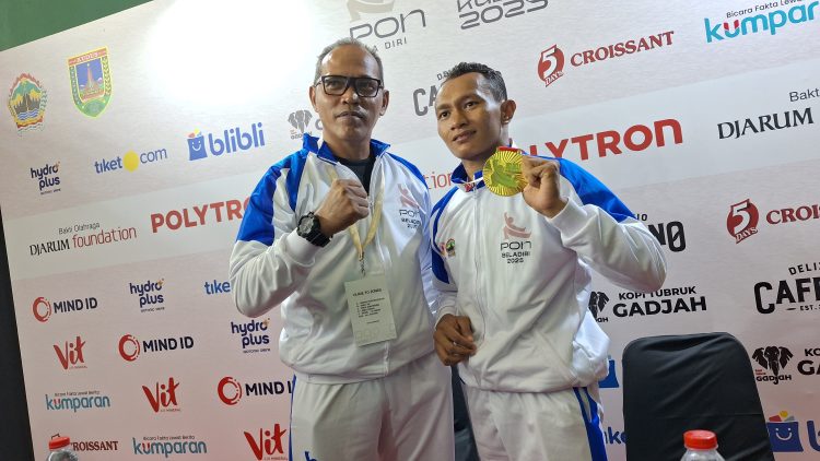 Budi Setiawan, atlet bela diri sambo asal Kabupaten Kudus menyabet medali emas lewat nomor combat sambo -58 kg dalam ajang Pekan Olahraga Nasional (PON) Bela Diri 2025