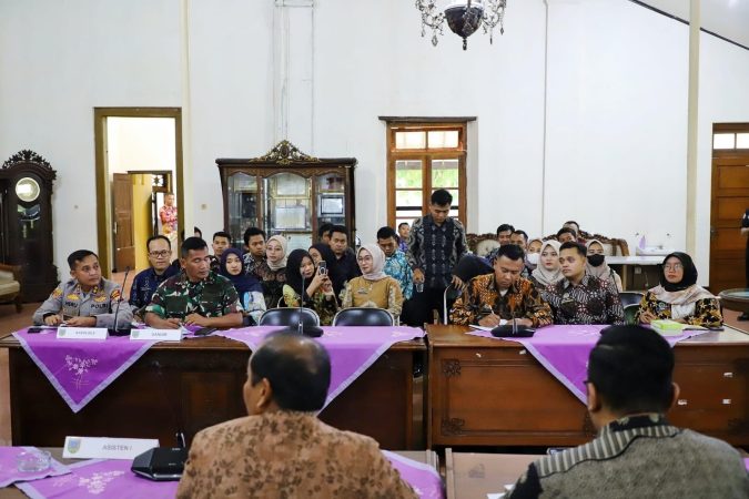 Rapat Koordinasi Pemantauan Program MBG di Pendapa Belakang Kabupaten Kudus, Kamis (2/10/2025)