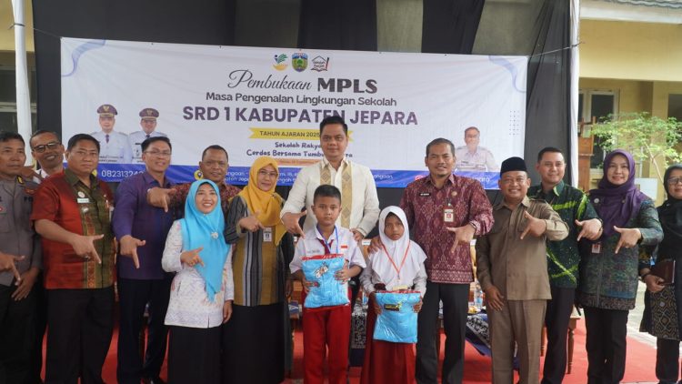 Peresmian SR Dasar 1 Kabupaten Jepara oleh Bupati Jepara Witiarso Utomo di Balai Latihan Kerja (BLK) Pecangaan, Selasa (30/09/2025)