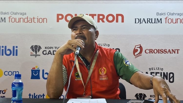 Wakil Ketua Umum KONI Jateng Soedjatmiko memberikan keterangan pada Rabu, 15 Oktober 2025 di GOR Djarum Kaliputu lokasi berlangsungnya turnamen