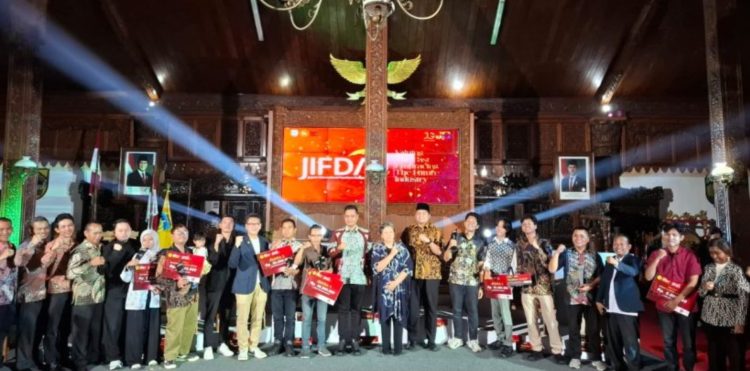 Malam puncak Penganugerahan JIFDA 2025 di Pendopo R.A. Kartini, Kabupaten Jepara, pada Sabtu malam (18/10/2025) (foto: laman resmi Pemkab Jepara)